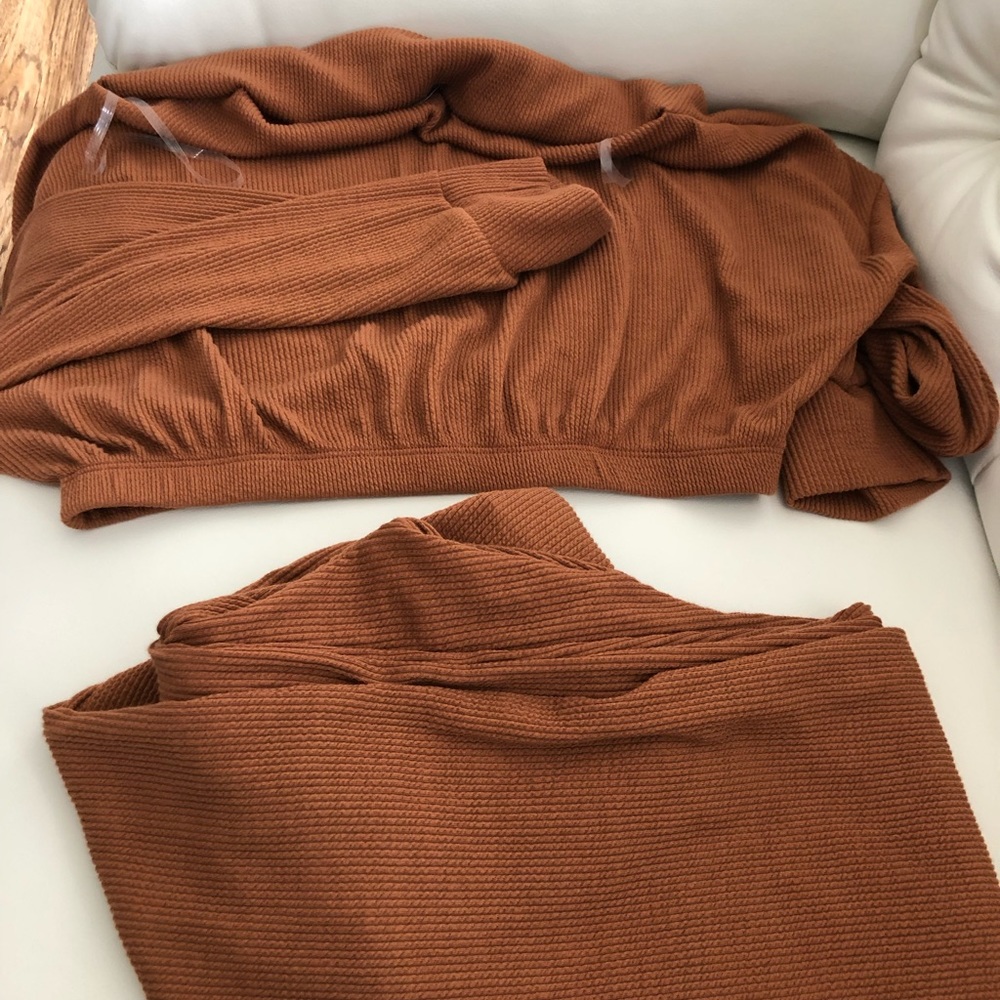 Crop top & pants set